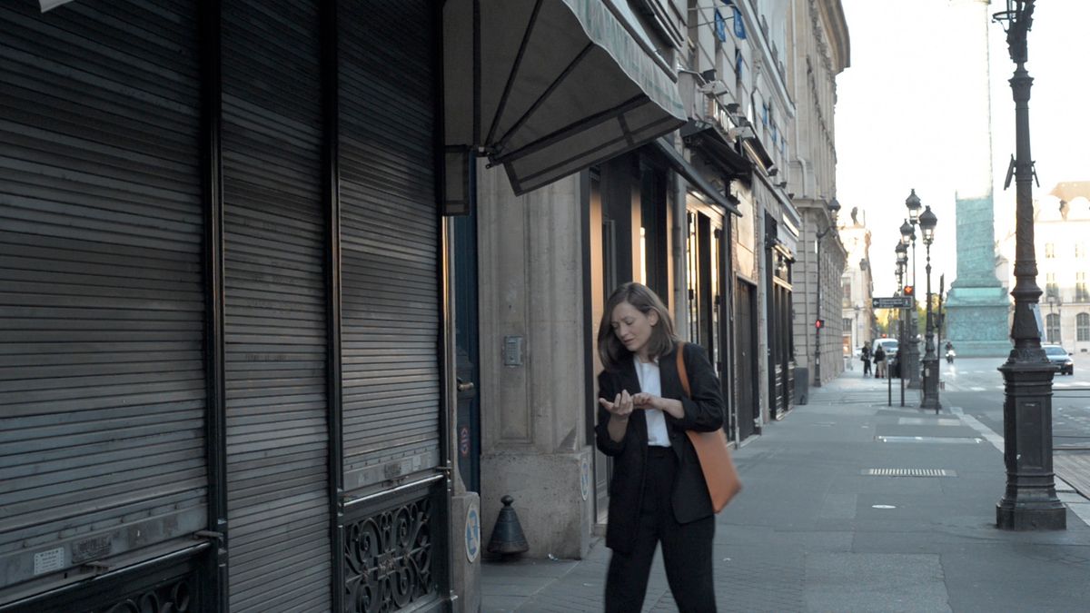 Ariane Loze, If you didn’t choose A, you will probably choose B, video still. Courtesy l’artiste et Michel Rein, Paris/Brussels