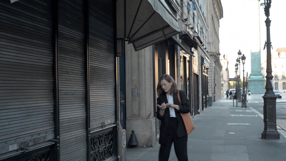 Ariane Loze, If you didn’t choose A, you will probably choose B, video still. Courtesy l’artiste et Michel Rein, Paris/Brussels