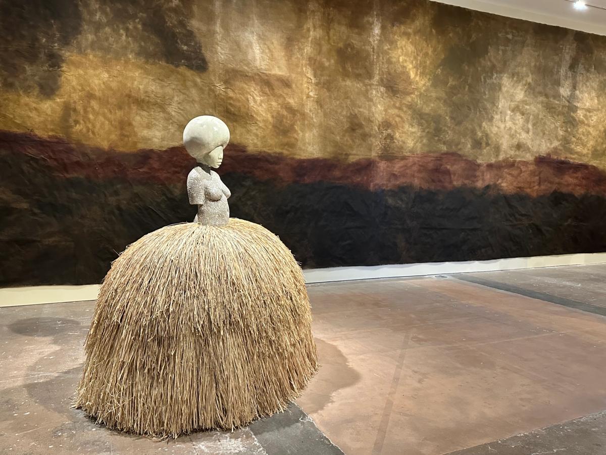 Œuvres de Dominique Knowles et Simone Leigh, 12e édition de SITE SANTA FE, 2025. Photo Nathalie Obadia