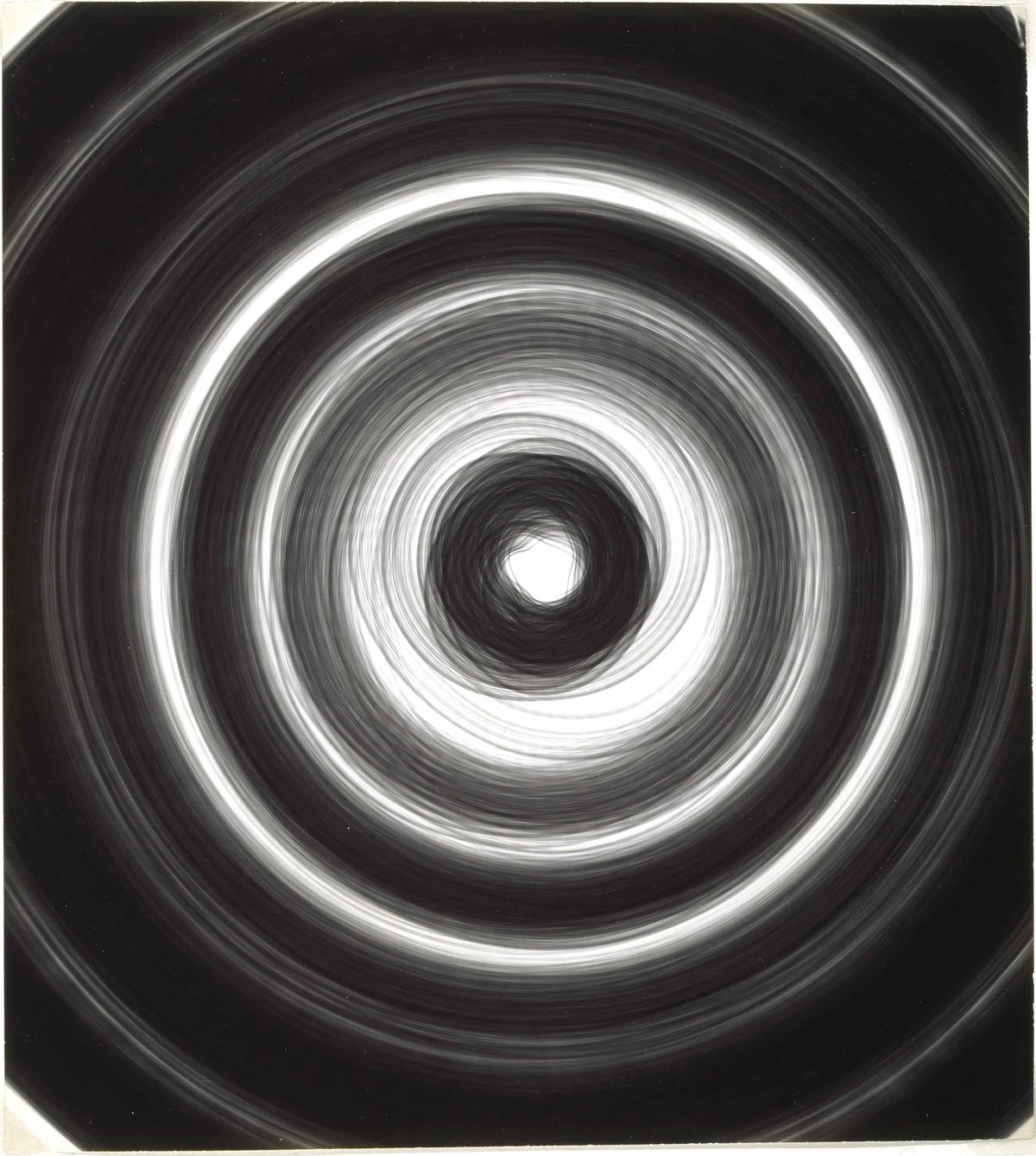 Běla Kolárová, Rontgenogram Kruhu (Radiogramme du cercle), 1963, photogramme, épreuve gélatino-argentique. Collection Centre Pompidou, Paris, Musée national d’art moderne - Centre de création industrielle. © Martin Helcl