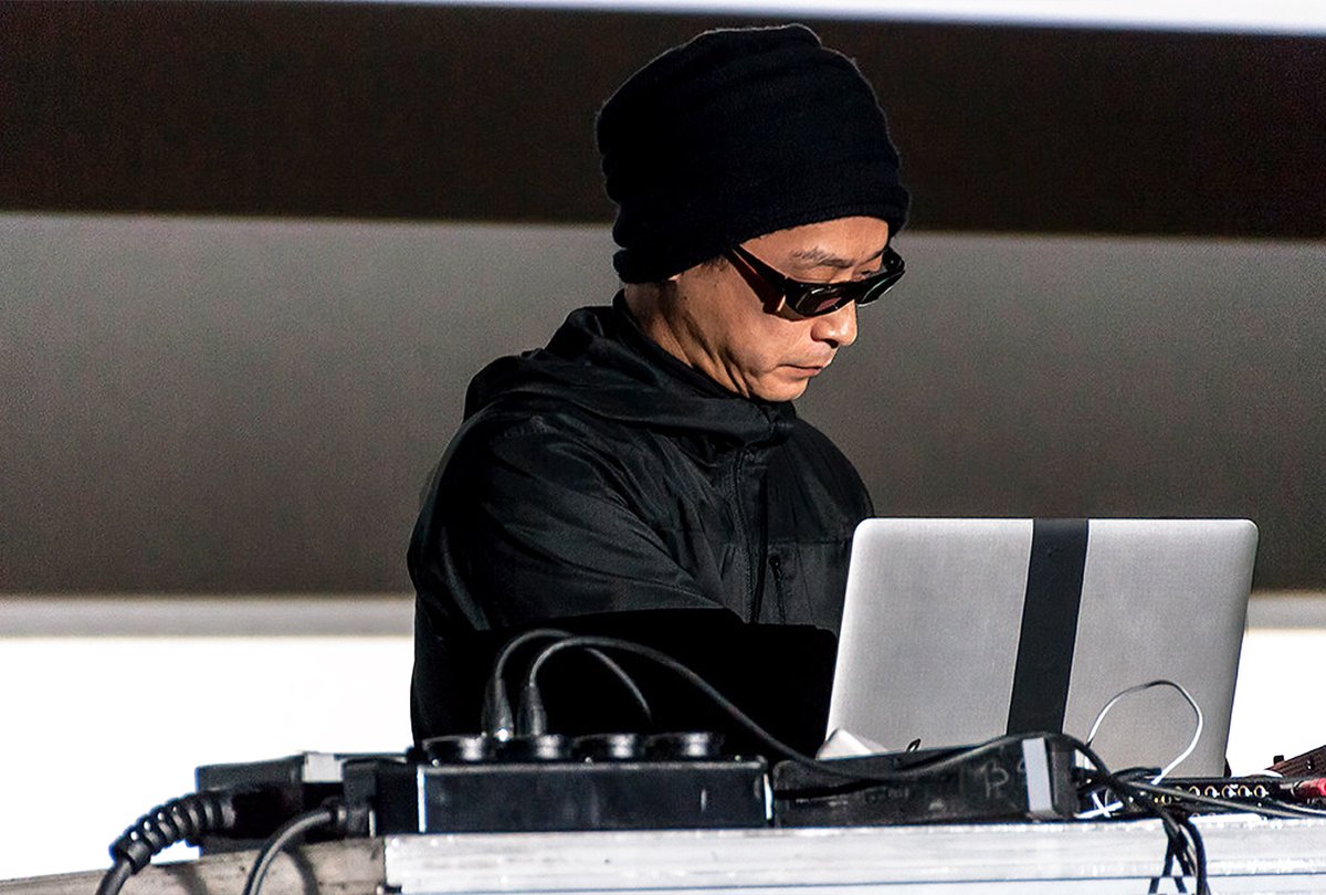 Ryoji Ikeda. D.R.