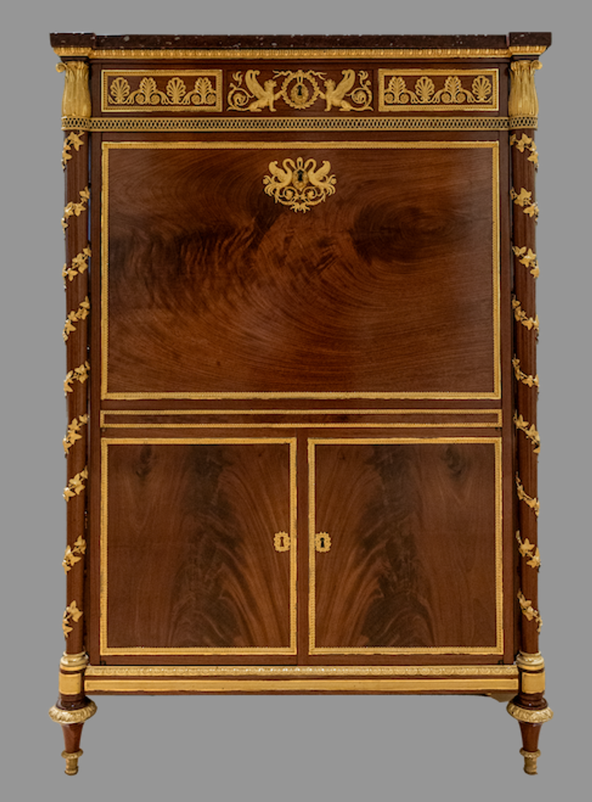 Bernard Molitor (1755-1833), Secrétaire à abattant, vers 1790, acajou et bronze doré. Copyright, 2025 Fondation Bemberg (Antoine Heusse / photo-H)