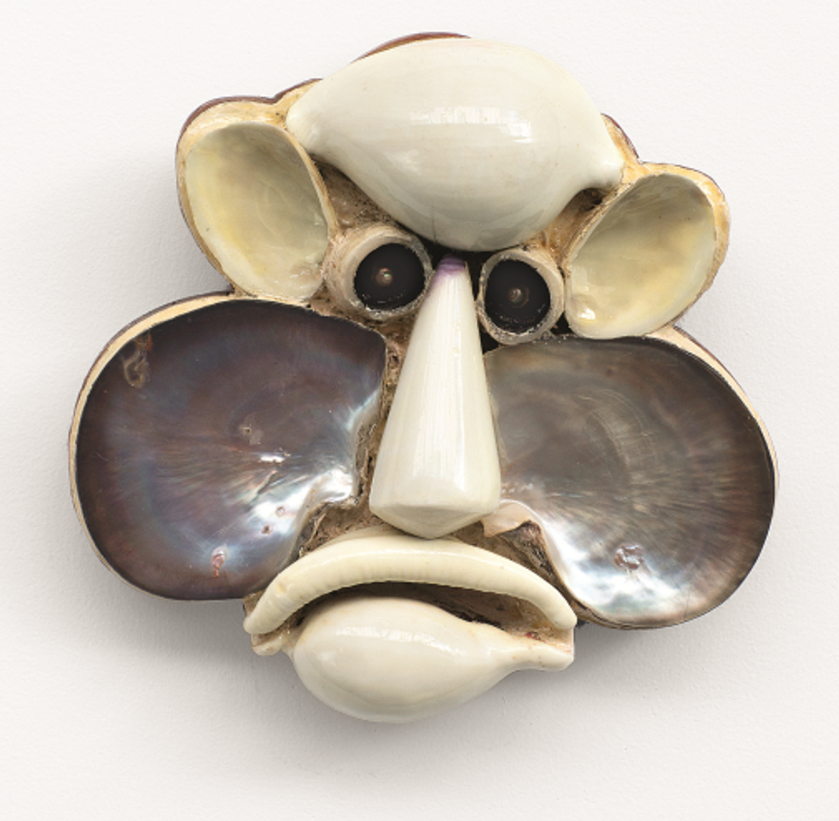 Pascal-Désir Maisonneuve, Sans titre, entre 1927 et 1928, coquillages collés, 20 x 19 cm. © Centre Pompidou