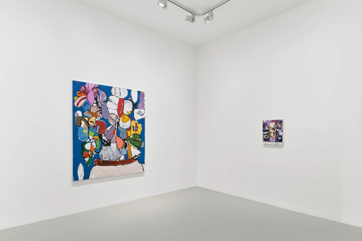 Vue de l’exposition « Eddie Martinez : Purple Flopper » à la Galerie Max Hetzler, Paris. Courtesy de l’artiste et Galerie Max Hetzler. Photo Thomas Lannes
