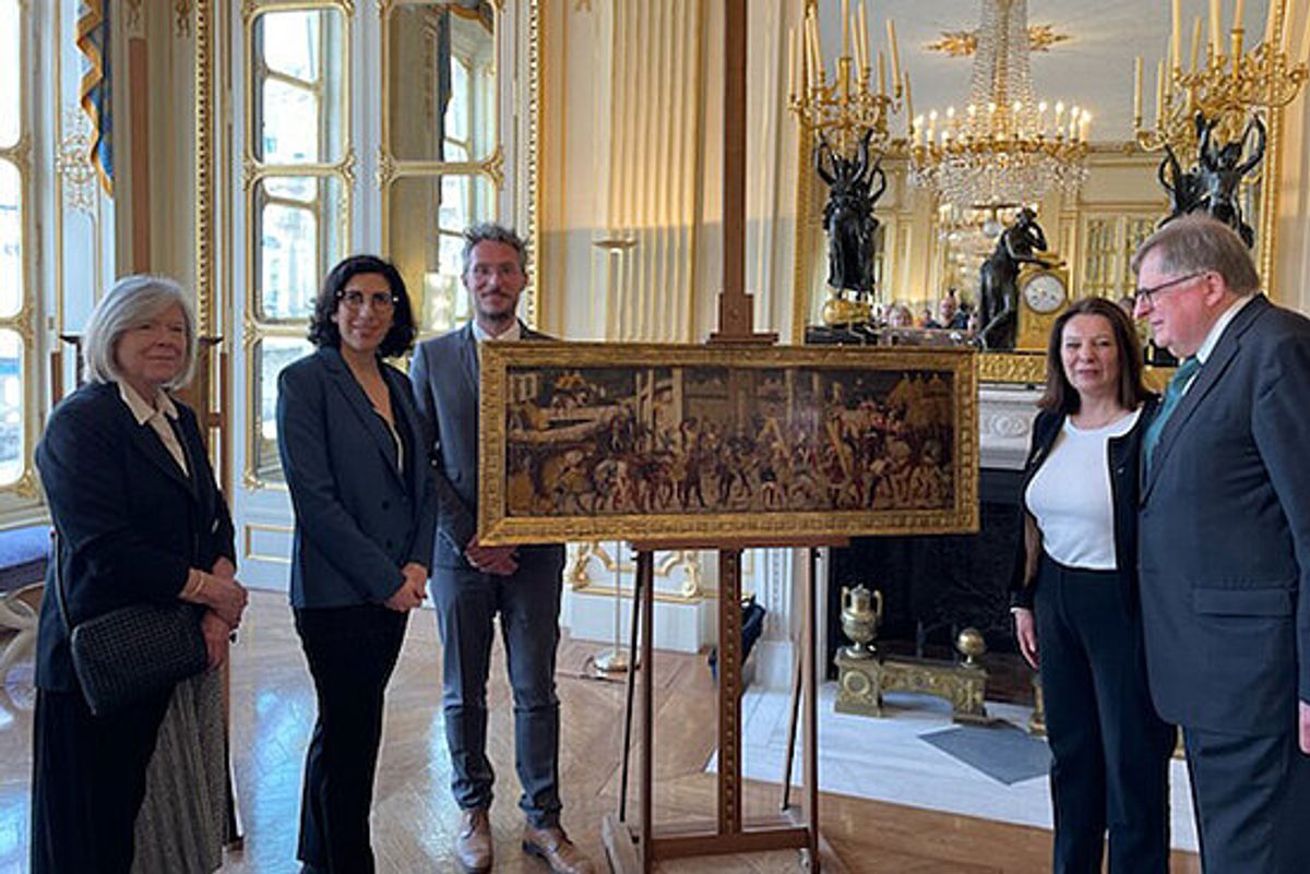 Restitution à ses ayants droit du Siège de Carthage, tableau de Scipion Emilien, précédemment détenu par le Musée des beaux-arts d'Angers, en présence de la ministre de la Culture, Rima Abdul Malak, avril 2023. Photo Ville d'Angers