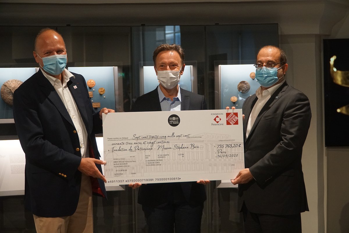 Remise de chèque de la Monnaie de Paris à la Fondation du patrimoine. Courtesy Monnaie de Paris.
