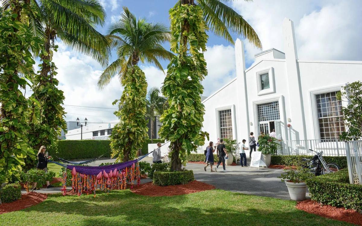Les Ice Palace Studios, où Nada Miami accueille ses 150 exposants, en marge d'Art Basel Miami Beach. Photo : Casey Kelbaugh