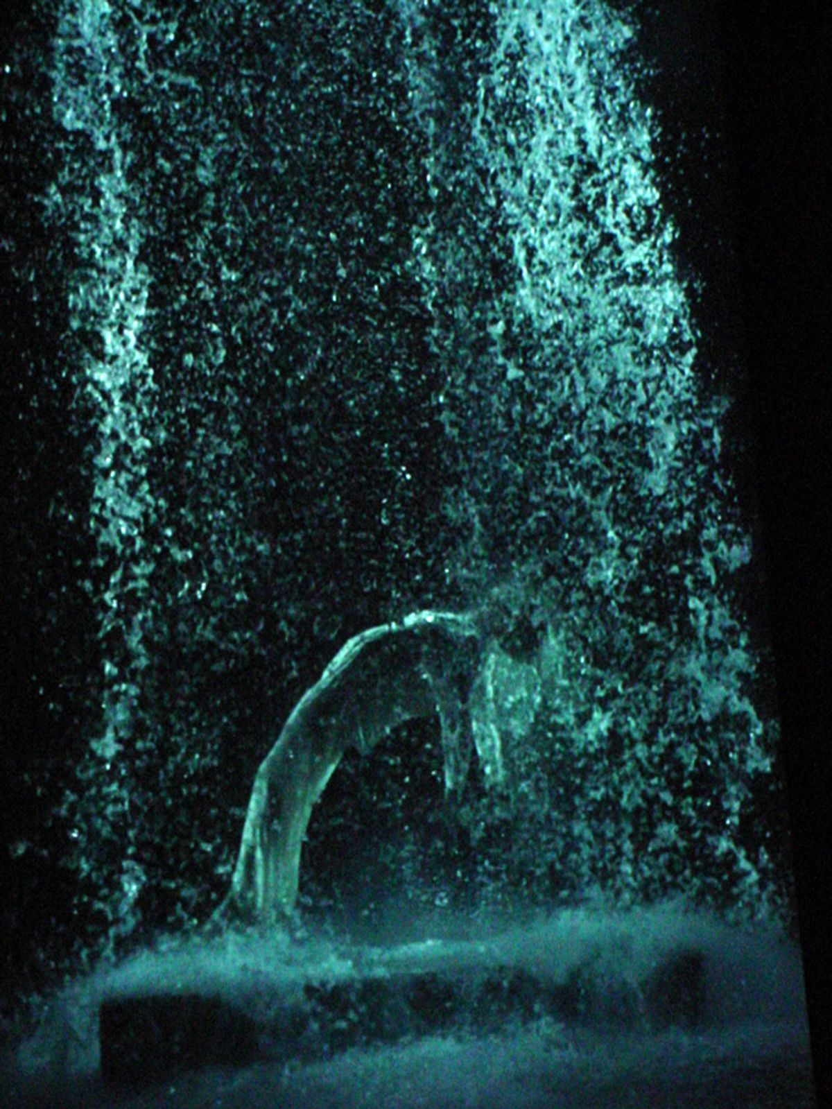 Bill Viola, Tristan’s Ascension (The Sound of a Mountain Under a Waterfall), 2005, installation vidéo et sonore. Courtesy Bill Viola Studio