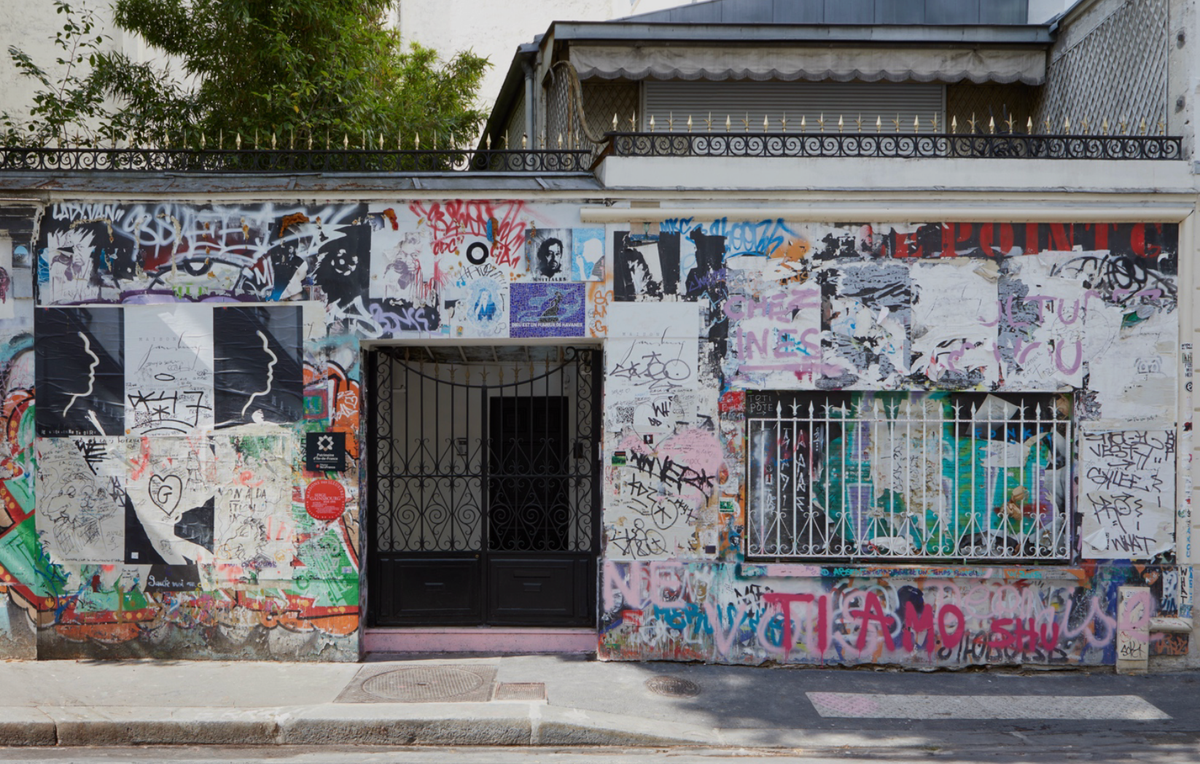 Façade de la Maison Gainsbourg au 5 bis rue de Verneuil, dans le 7e arrondissement de Paris. © Alexis Raimbault