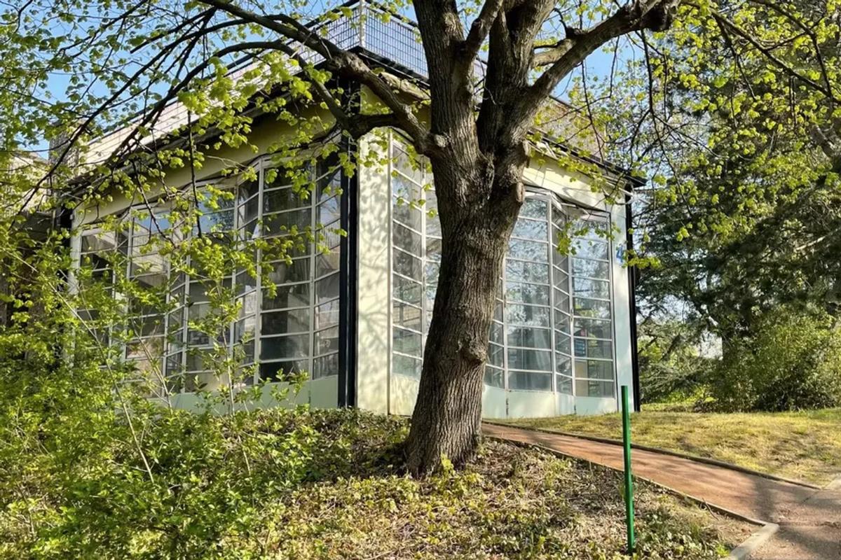 Le musée-mémorial du terrorisme devait s'installer dans cette ancienne école pour enfants malades, classée monument historique, datant des années 1930, sur le Mont-Valérien à Suresnes. © Rachid Azizi /MMT