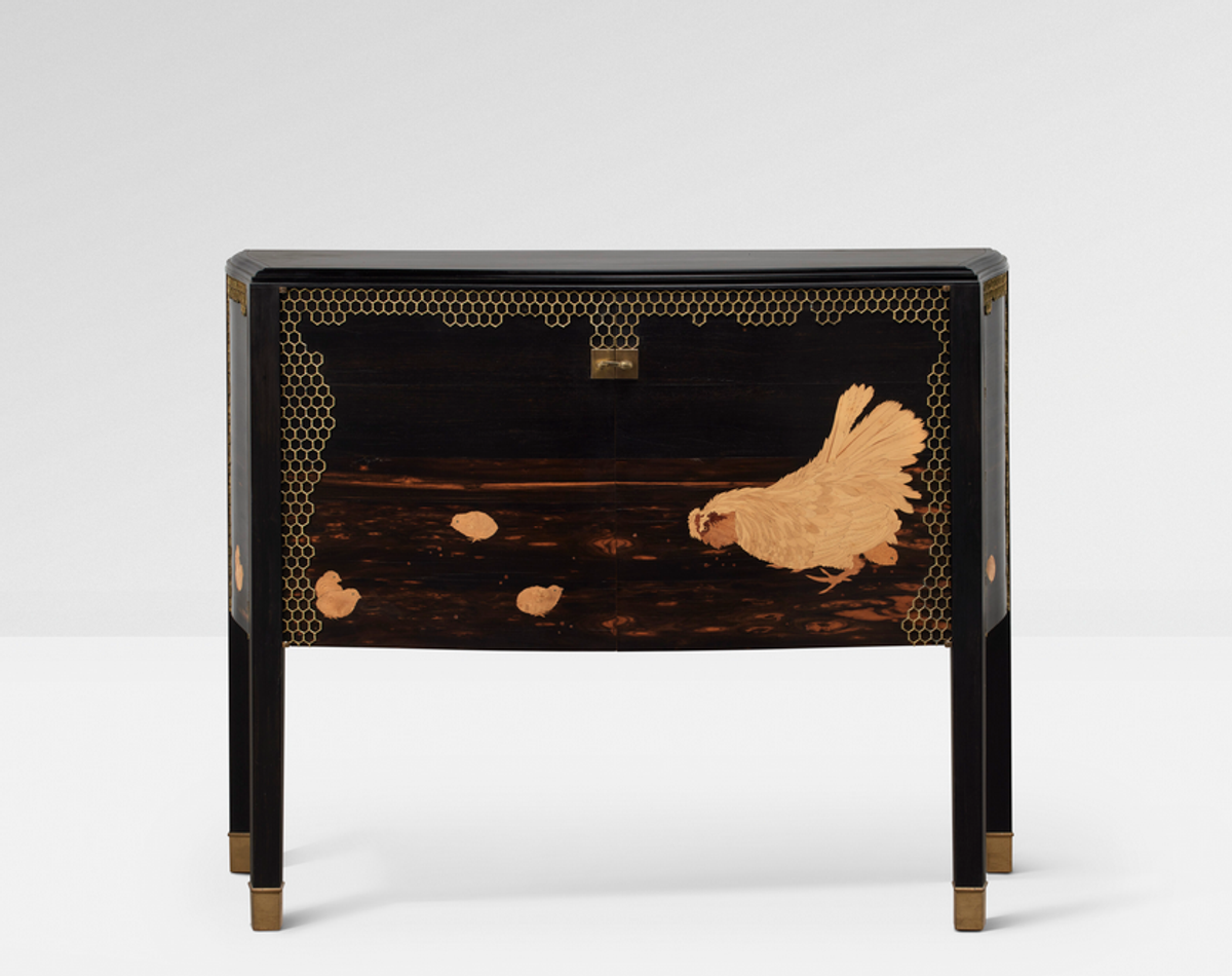 Louis Cane, Commode Poule, 2011, ébène du Gabon, chêne, érable sycomore et marqueterie en loupe d'érable, alisier, houx et charme. Courtesy Christie’s