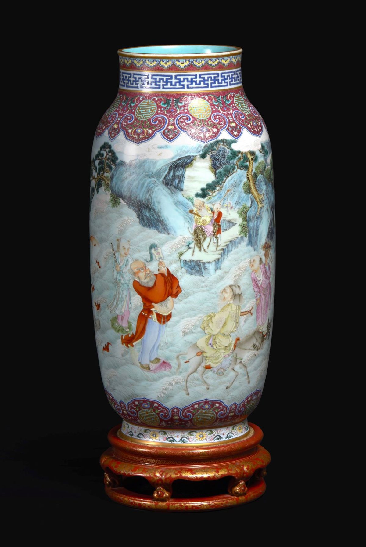 Vase lanterne de l’époque Qianlong (1736-1795) en porcelaine émaillée polychrome. © Rémy Le Fur / Drouot
