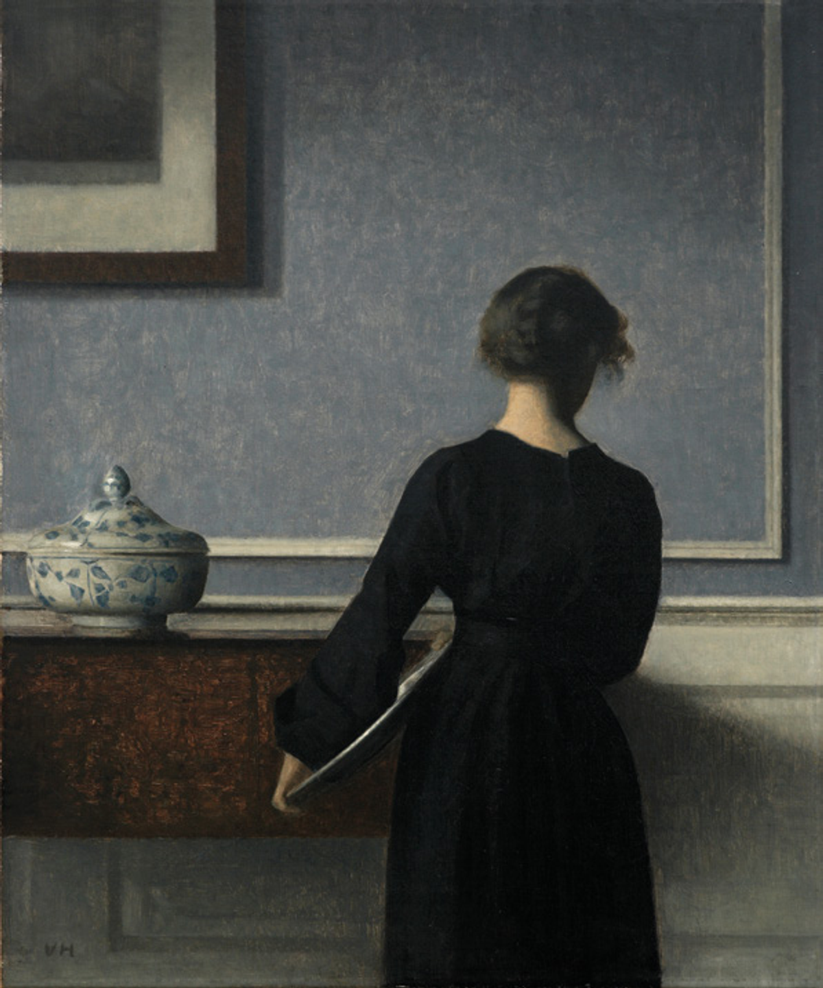 Vilhelm Hammershøi, Intérieur avec jeune femme vue de dos, vers 1904, huile sur toile, Randers Kunstmuseum, Danemark. Courtesy du Randers Kunstmuseum