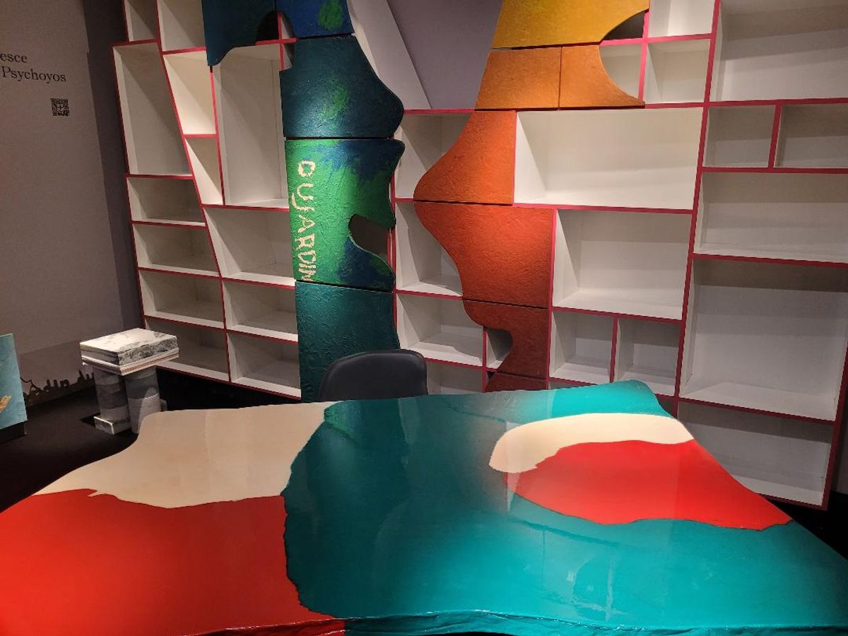 Bibliothèques de Gaetano Pesce présentées par Luna Laffanour.
Photo A.C.