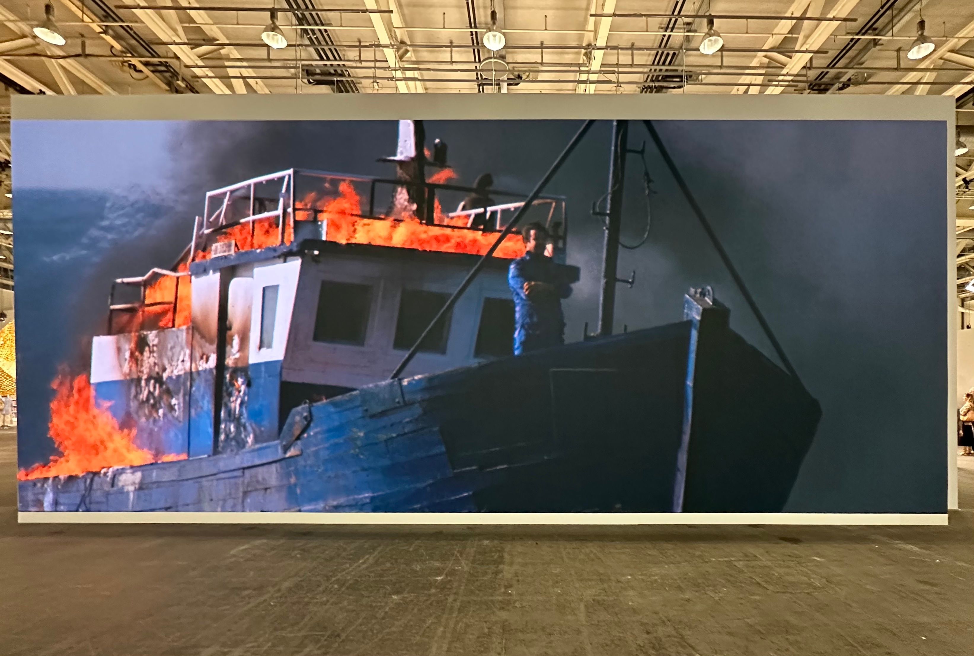 Adel Abdessemed, Jam Proximus Ardet, la dernière vidéo, 2021. Galleria Continua, San Gimignano. Photo : Philippe Régnier 