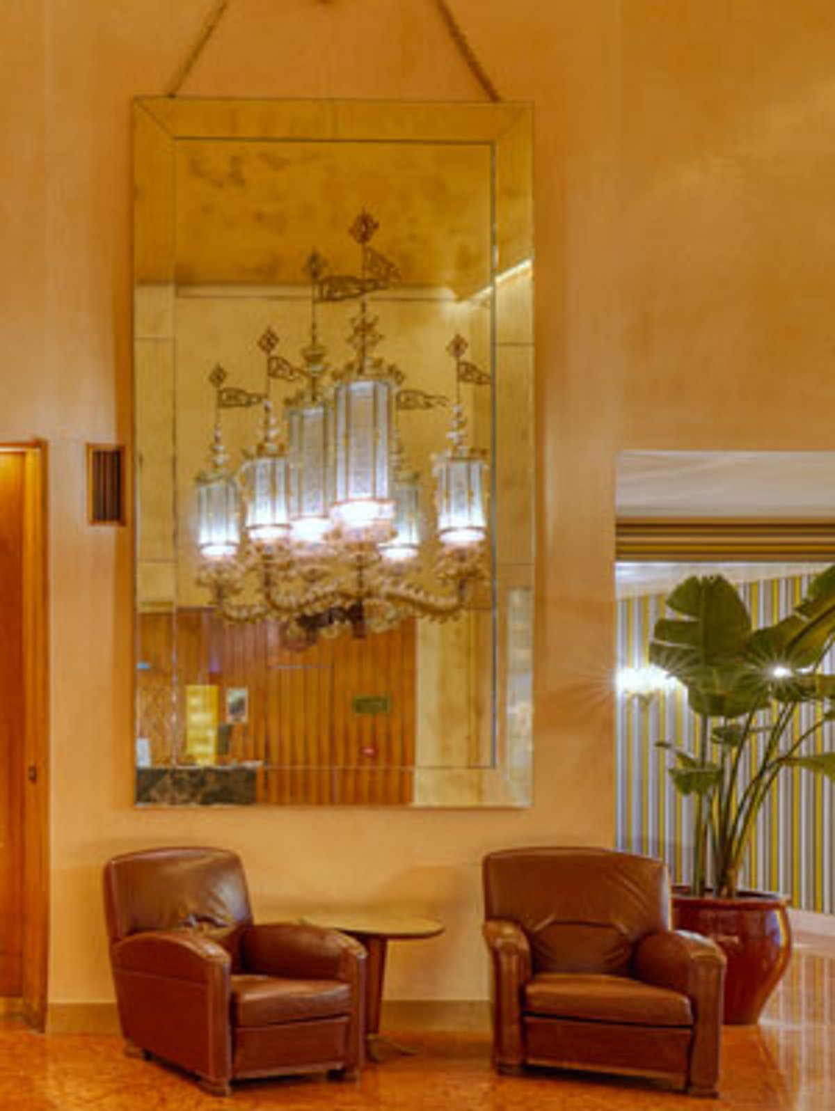 Paire de lanternes de Seguso, en appliques. Courtesy Artcurial