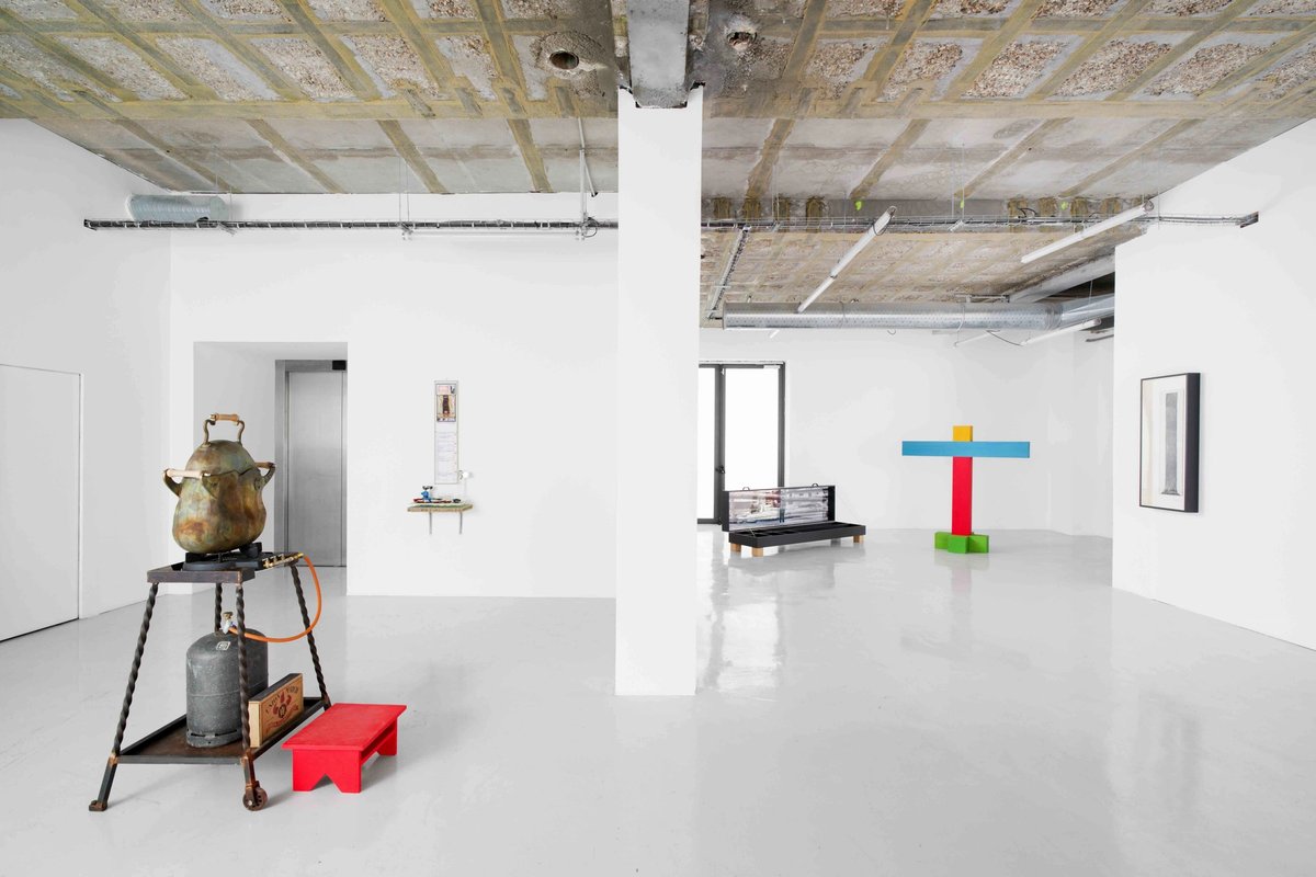 Vue de l’exposition « Patrick Van Caeckenbergh : "L'"Ergriffenheit" (état de saisissement), comme moment du jeu enfantin, un sentiment de la nature par réflexe, s’élève à une conception poétique » chez In Situ - fabienne leclerc. Courtesy Patrick Van Caeckenbergh & Galerie In Situ-fabienne leclerc, Grand Paris. Photo Pauline Assathiany