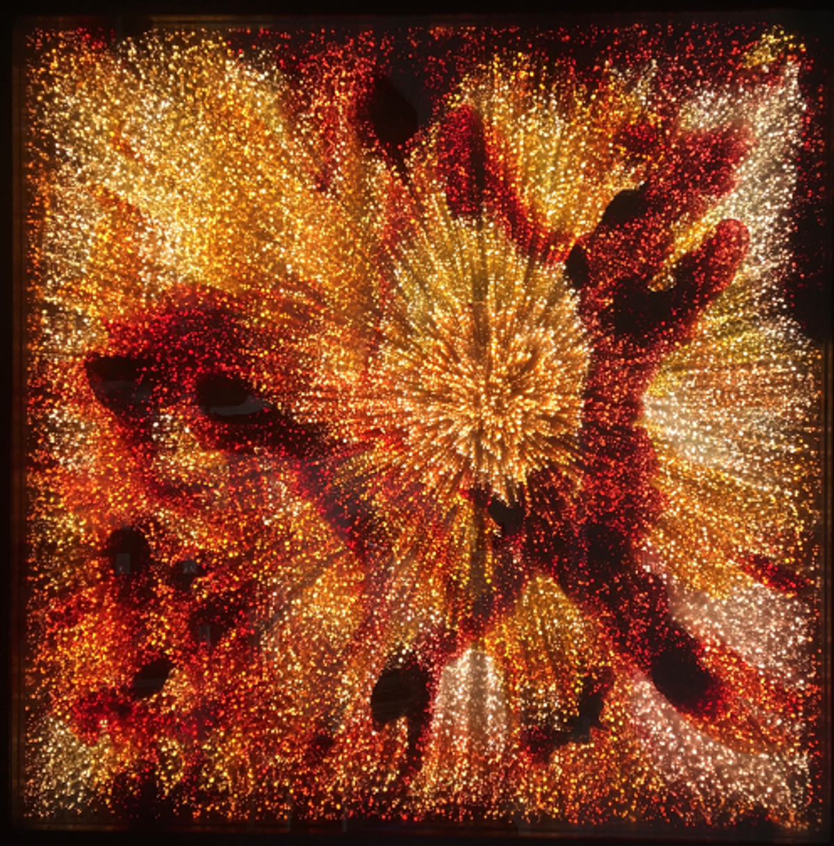 Ivàn Navarro, Nebula I, 2020, néon, bois, aluminium, miroir peint, miroir sans tain, LED, électricité. Courtesy galerie Templon, Paris/Bruxelles, D.R.