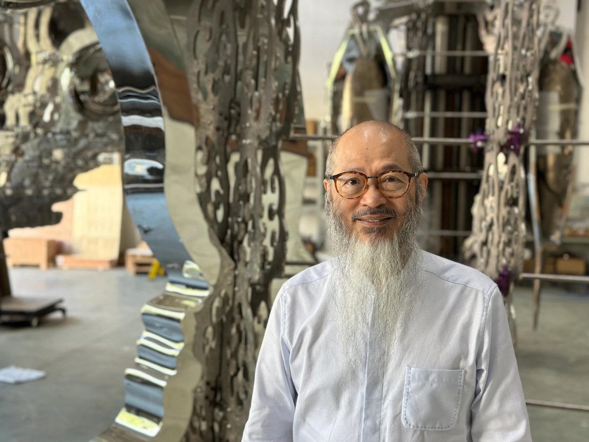 Wallace Chan dans son atelier en Chine. Photo Philippe Régnier