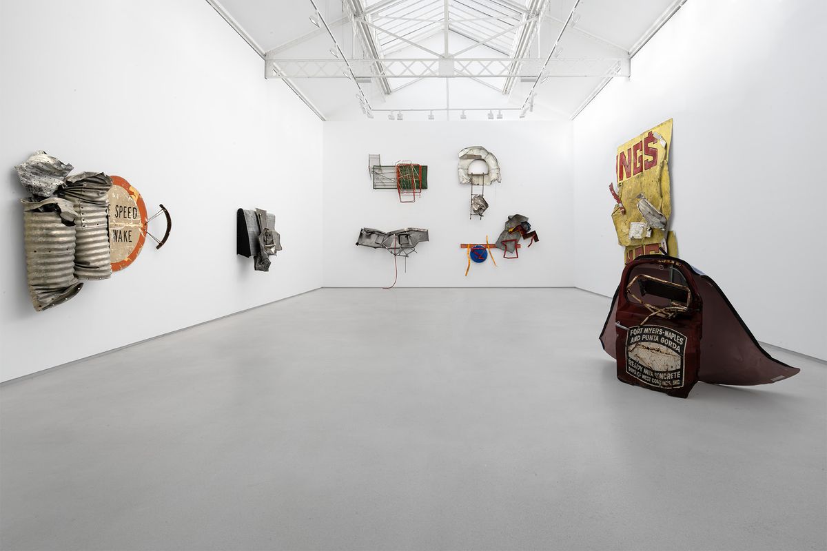 Vue de l’exposition « Robert Rauschenberg : Gluts » chez Thaddaeus Ropac, Paris. Courtesy Thaddaeus Ropac gallery, London · Paris · Salzburg · Milan · Seoul. © Robert Rauschenberg Foundation / ARS, New York, 2025. Photo Pierre Tanguy