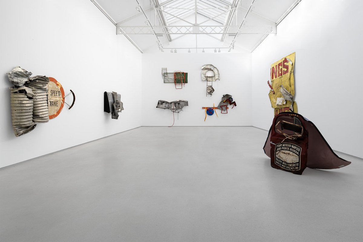 Vue de l’exposition « Robert Rauschenberg : Gluts » chez Thaddaeus Ropac, Paris. Courtesy Thaddaeus Ropac gallery, London · Paris · Salzburg · Milan · Seoul. © Robert Rauschenberg Foundation / ARS, New York, 2025. Photo Pierre Tanguy