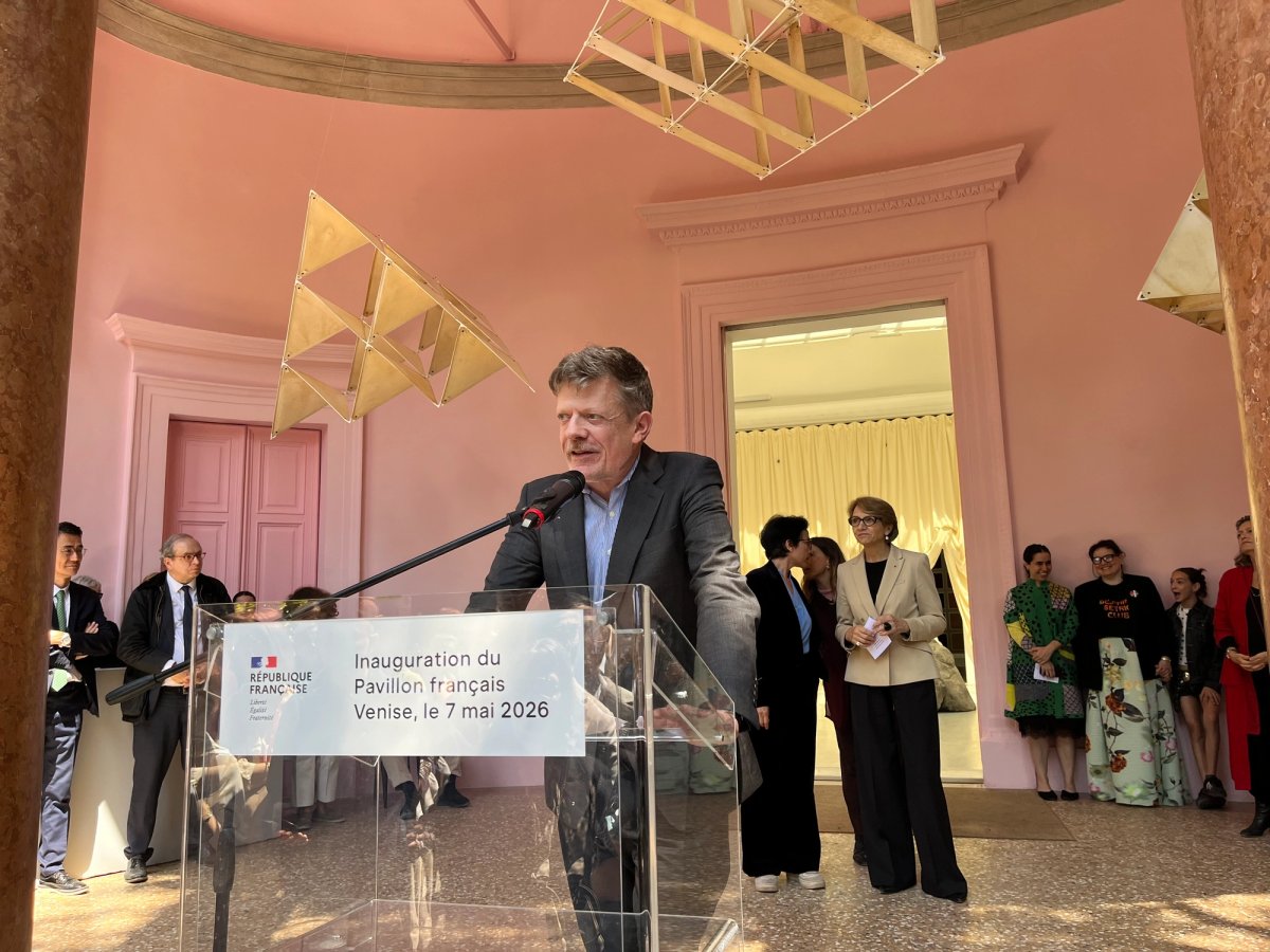 Christopher Miles, directeur général de la création artistique au ministère de la Culture, lors de l'inauguration du Pavillon français à la Biennale de Venise, le 7 mai 2026. Photo : Stéphane Renault