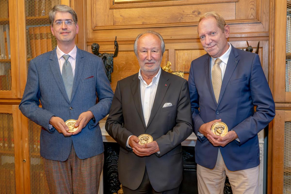 Alexandre Le Forestier de Vendeuvre, Jérôme Clément et Jean-David Jumeau-Lafond lors de la remise des « David de l’expertise » 2023. © David Marmier