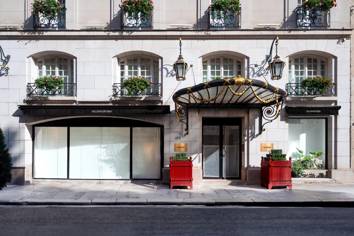 Façade de la Galleria Continua à Paris Matignon, Galleria Continua, Paris, 2024. Photo Hafid Lhachmi. © ADAGP Paris, 2024