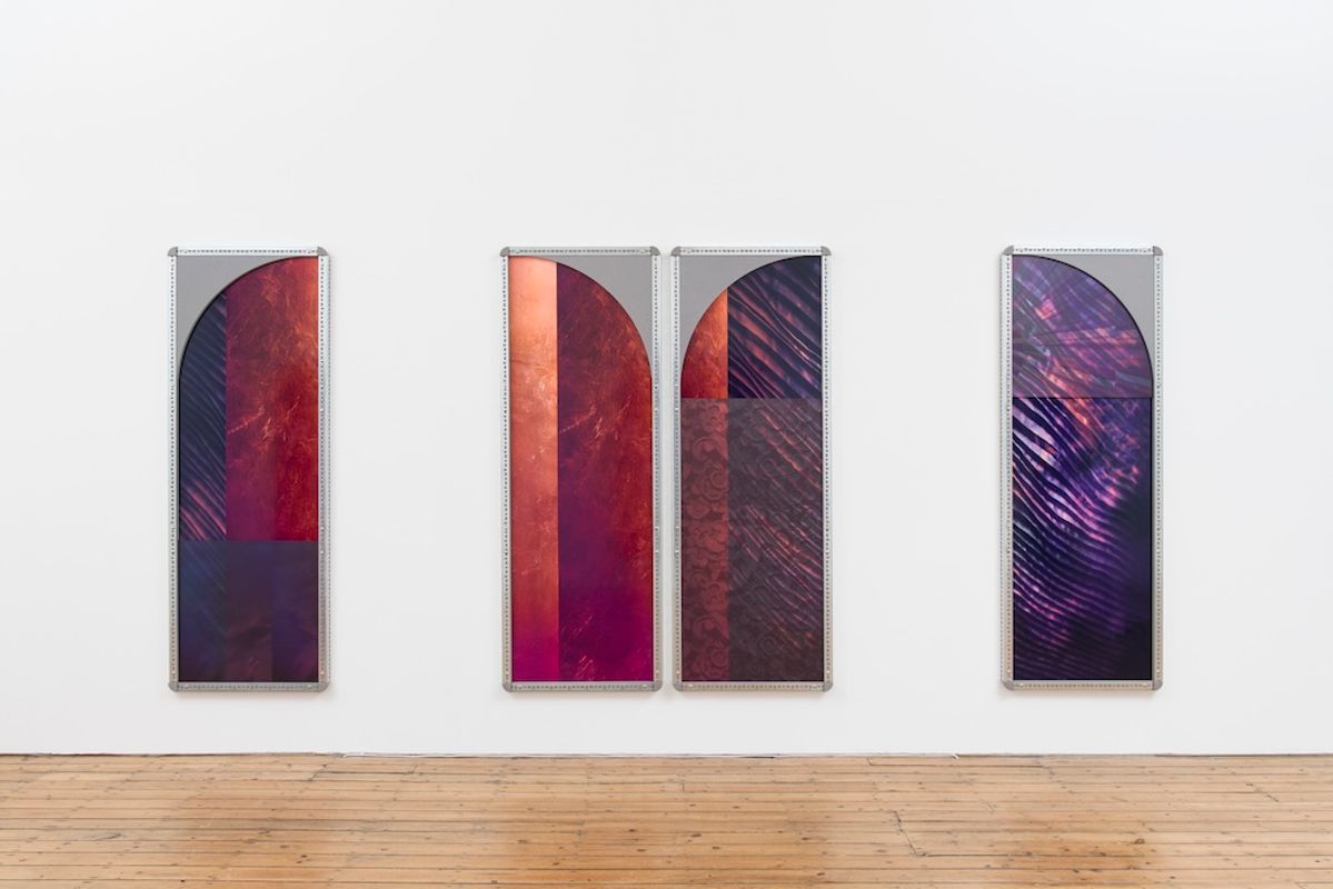 Sara VanDerBeek, Lace Interlacel I - IV, 2023, 72 × 24 pouces chacun. Courtesy de l’artiste et The Approach.