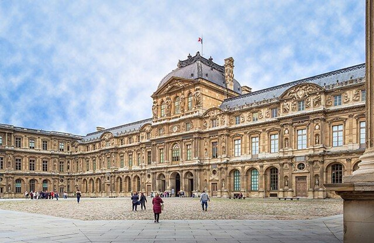 La Cour Carrée du Louvre. © Domaine public