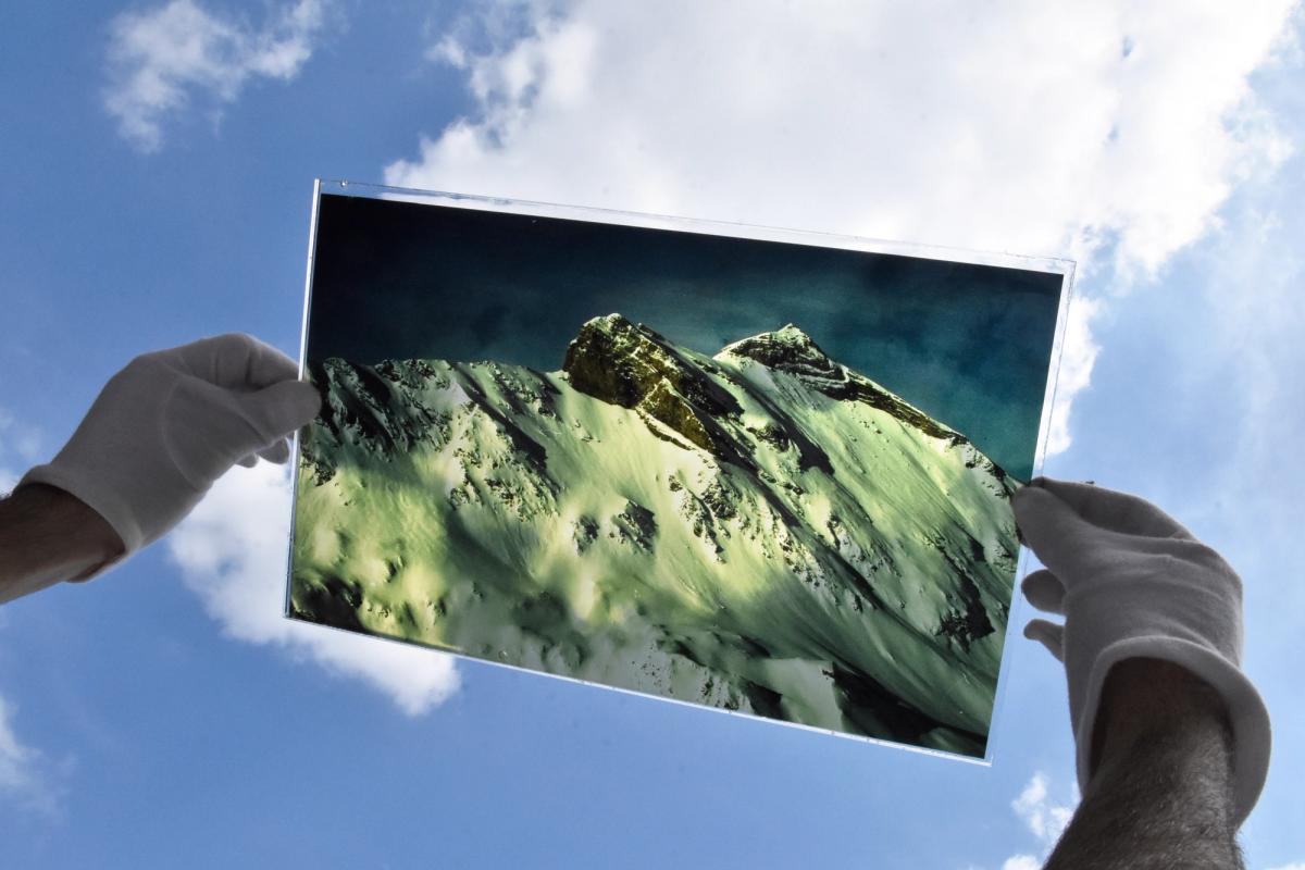 Margot Gaches, « Specularia », 2021. Film photographique, résine. Recherches pour le projet « Les Mondes potentiels ». © Margot Gaches