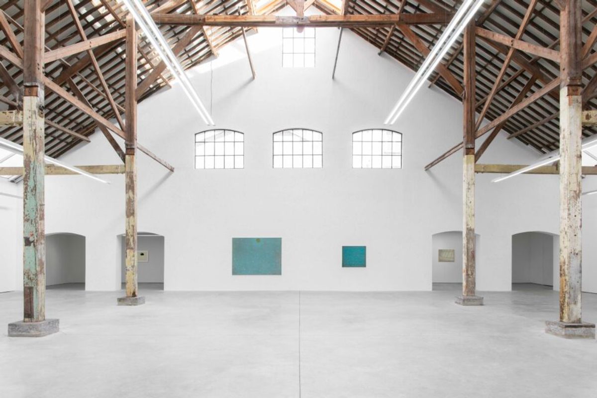 Vue de l’exposition « There are tears at the heart of things », œuvres de l’estate de Loïc Raguénès, 2023-2024, galerie C L E A R I N G, Bruxelles. Courtesy de l’artiste et C L E A R I N G