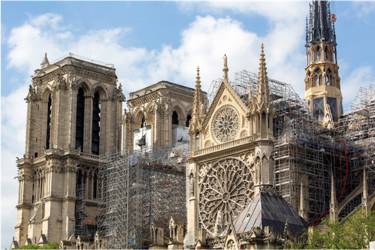 La rosace de la façade sud de la cathédrale Notre-Dame de Paris, chef-d’œuvre du XIIIe siècle, après sa restauration. © Rebâtir Notre-Dame de Paris. Photo David Bordes.