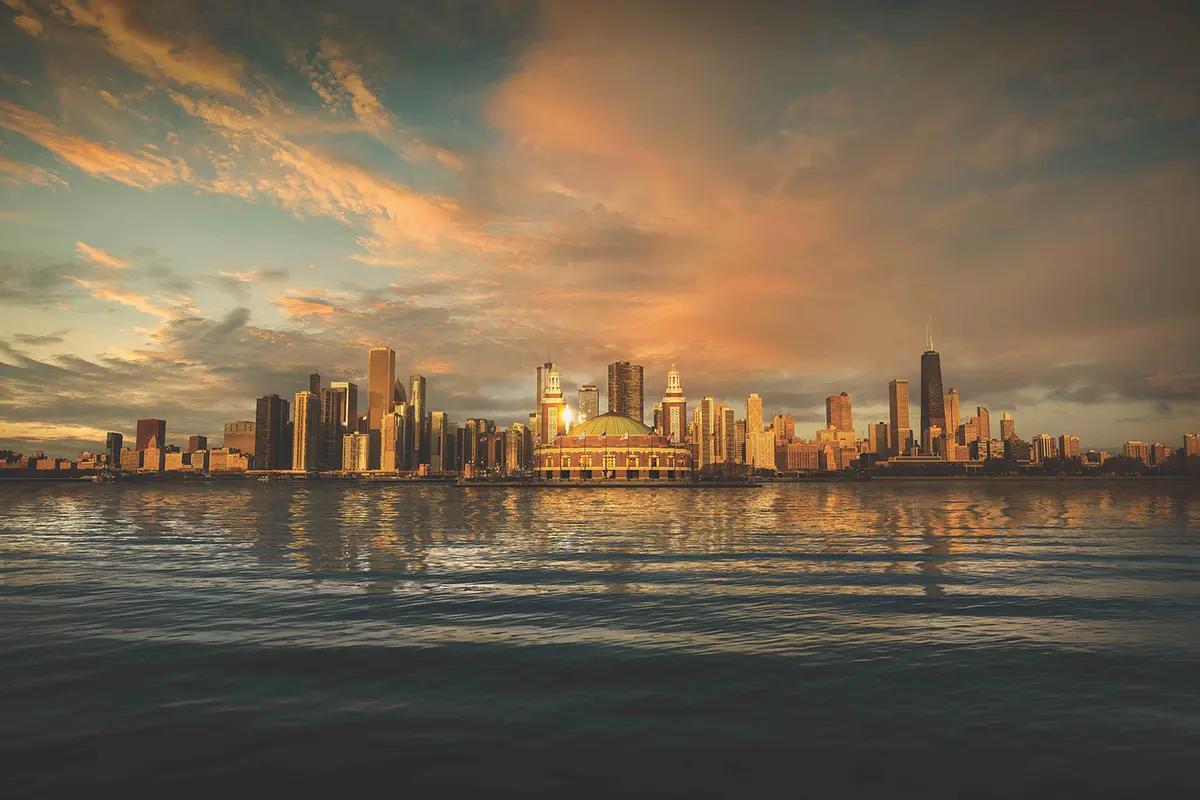 Vue du Navy Pier où se déroule Expo Chicago sur le lac Michigan, à Chicago. Courtesy Navy Pier