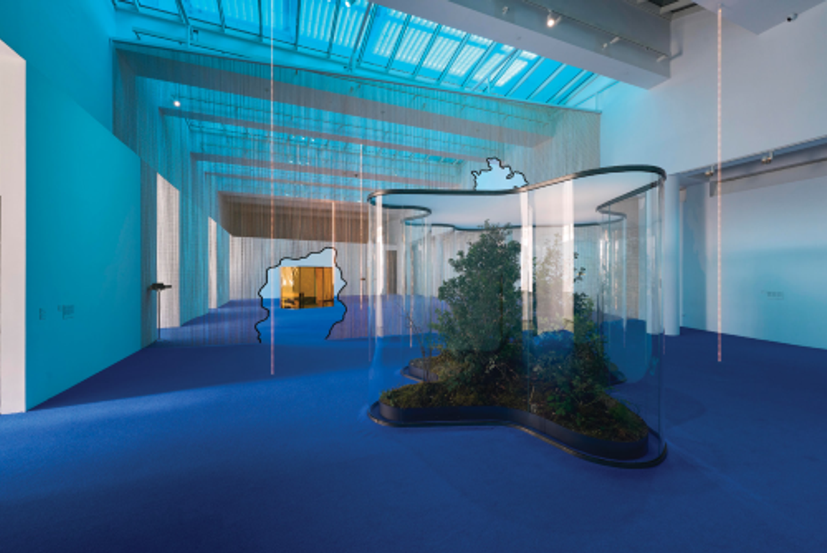 Vue d’exposition, « Daniel Steegmann Mangrané. A Leaf Shapes the Eye », MACBA, Barcelone, 2023. Photo Miquel Coll