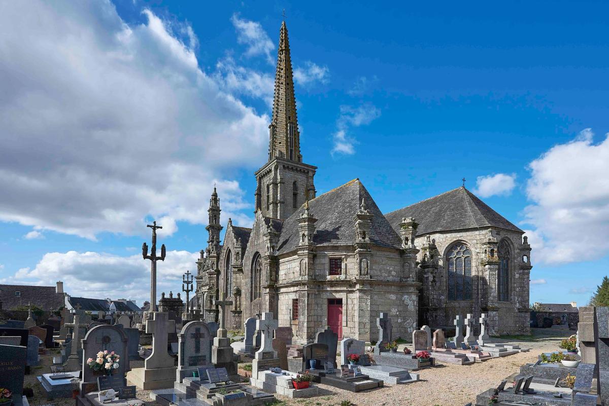 L’enclos paroissial de l’église Saint-Derrien à Commana. Photo D.R.