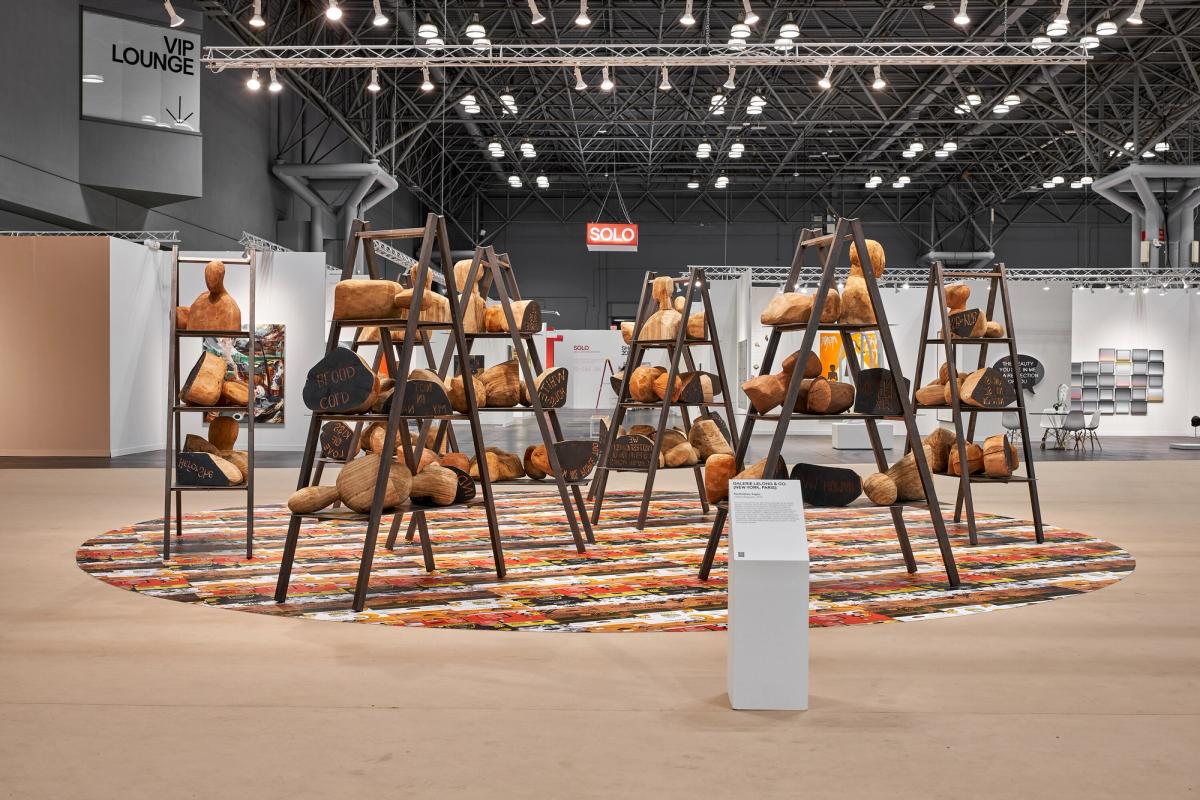 Barthélémy Toguo, lauréat du prix Pommery avec Urban Requiem, 2015. Photo : Kunning Huang