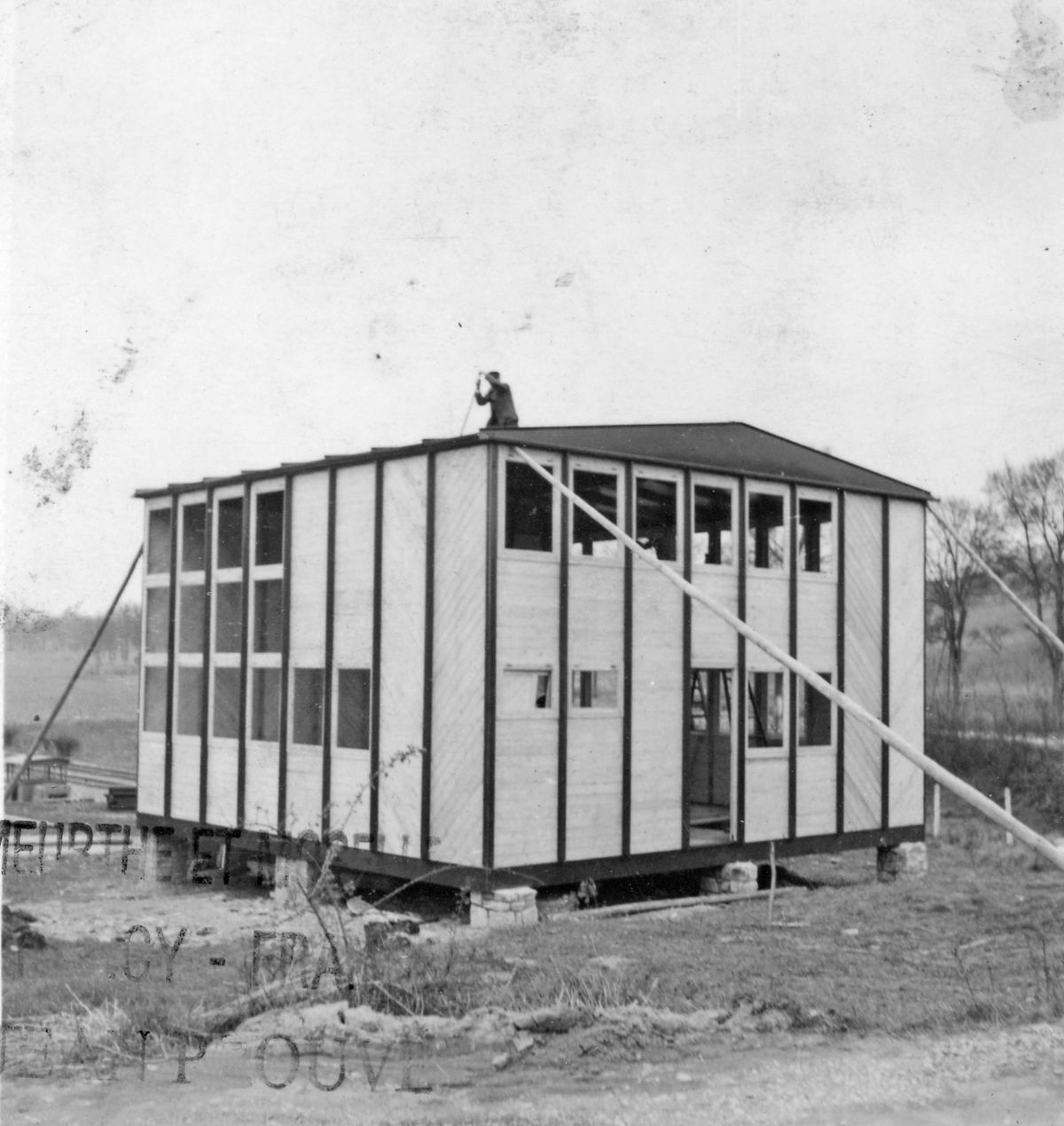 Dessin de montage de la maison « Direction et dessin » de Pierre Jeanneret et Jean Prouvé. Photo NEO Enchères