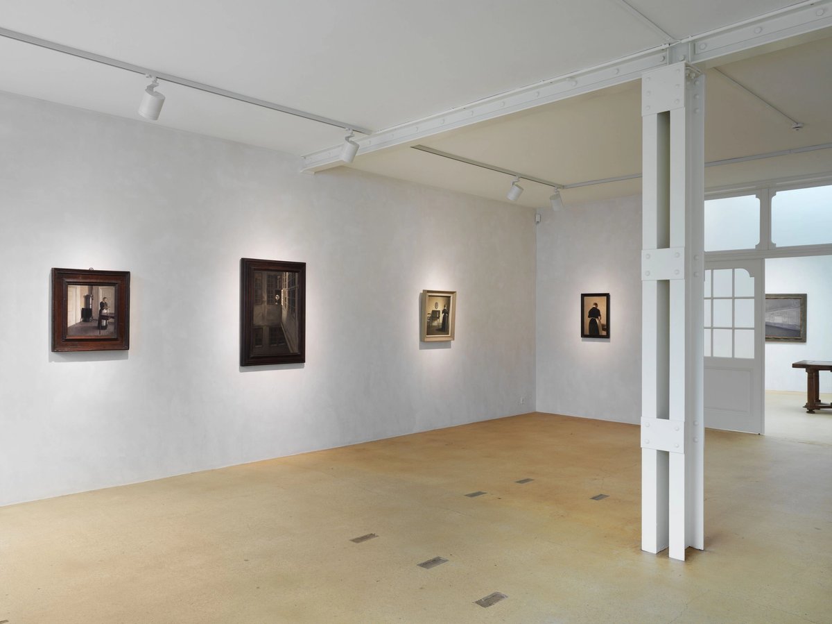 Vue de l’exposition « Vilhelm Hammershøi. Silence », commissariat de Felix Krämer, chez Hauser & Wirth à Bâle (jusqu’au 13 juillet 2024). Photo : Serge Hasenboehler