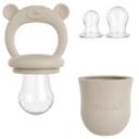 Sucette à fruits en silicone beige, avec 3 tétines de tailles différentes pour bébés. Idéale pour la première diversification alimentaire et comme anneau de dentition.