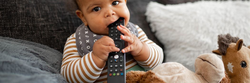 Waarom je baby jouw afstandsbediening wil (en wat je eraan kunt doen!)