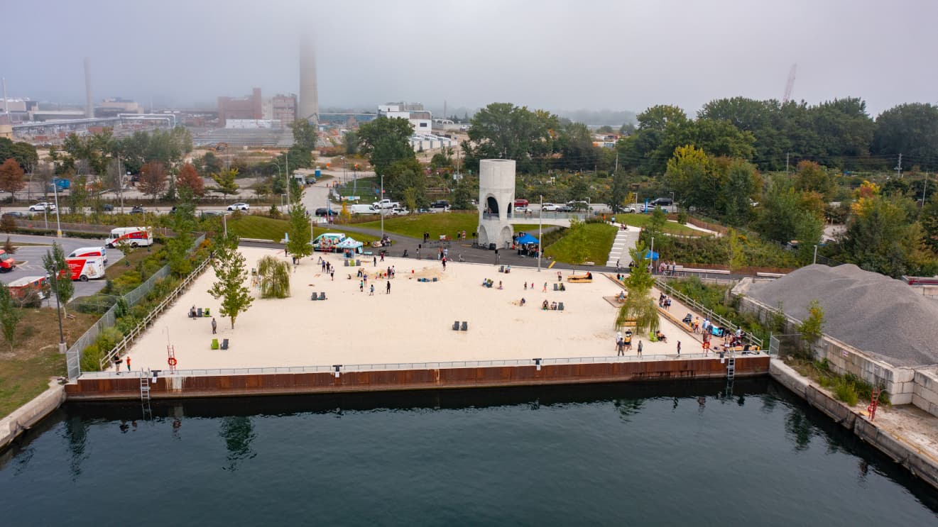 Overview photo of Leslie Lookout Park on a cloudy day. 