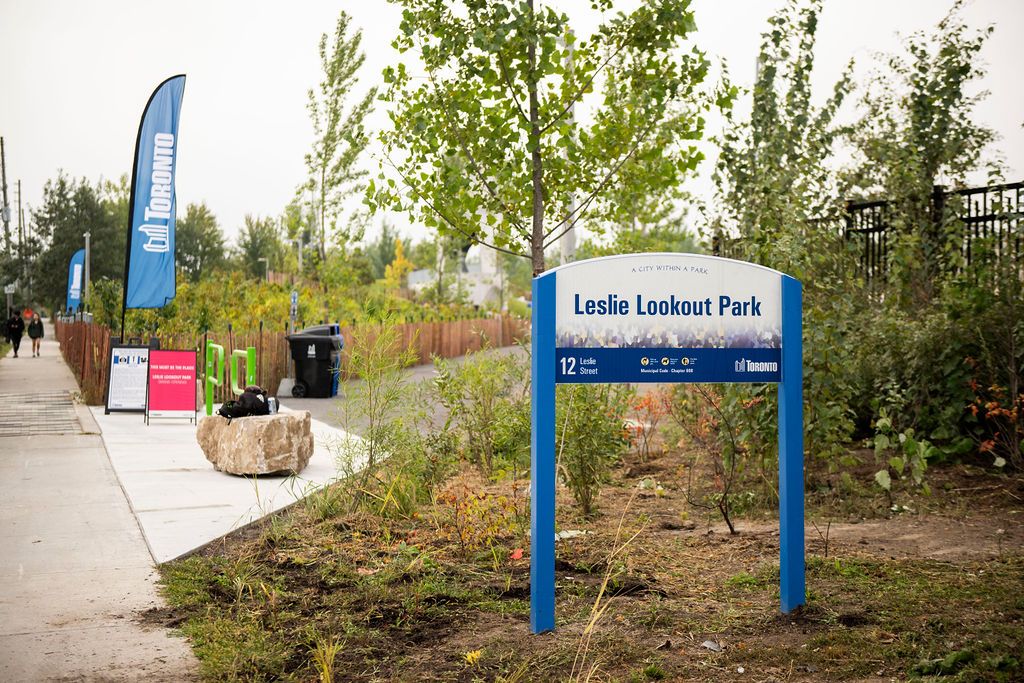 Entrance to Leslie Lookout Park.