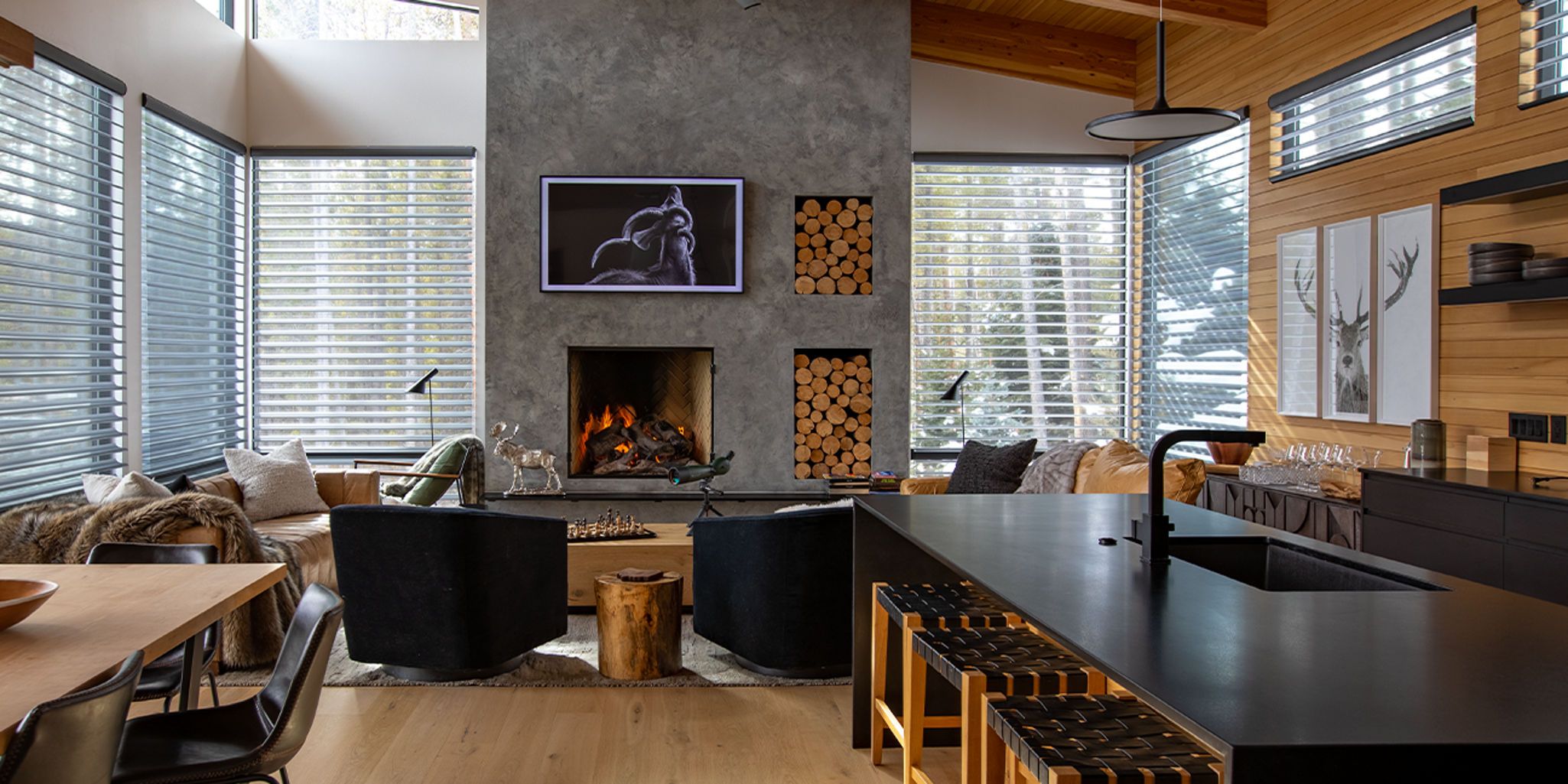 photo: living-room-header-16-8-1:horizontal-lg