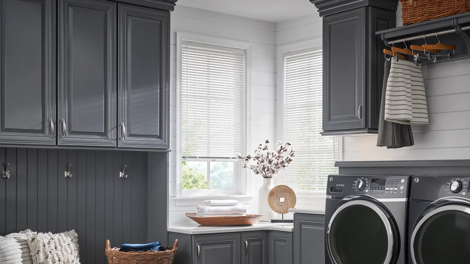 Aluminum mini blinds