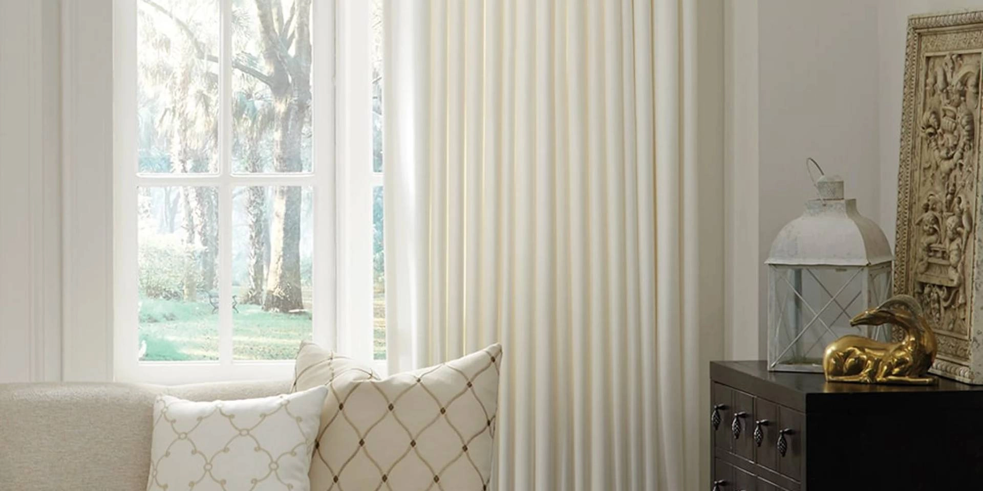 photo: 10027465-banner-create-a-perfect-holiday-dining-room-with-custom-drapes.jpg