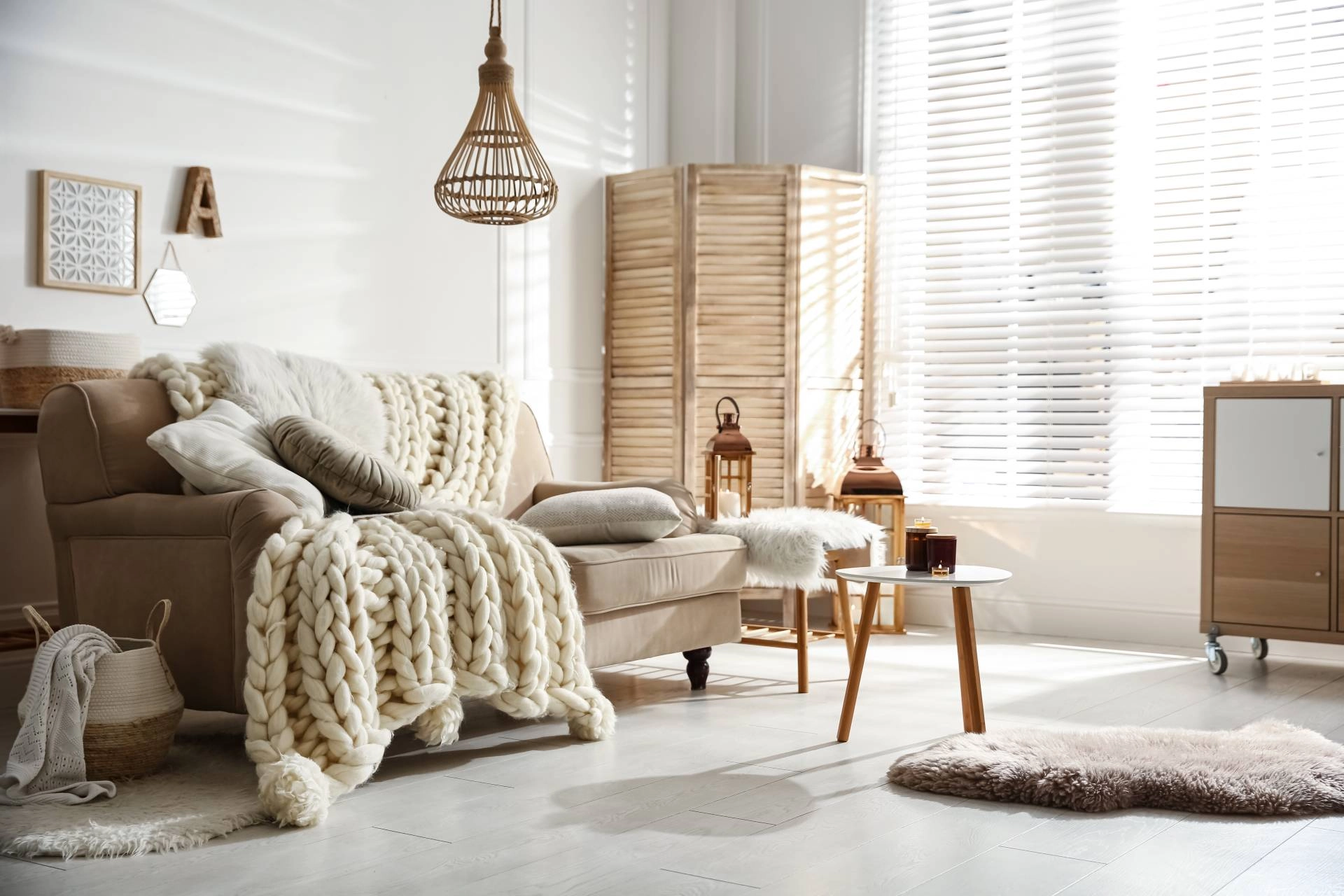 Custom living room blinds in a boho chic living room near Tucson, Arizona