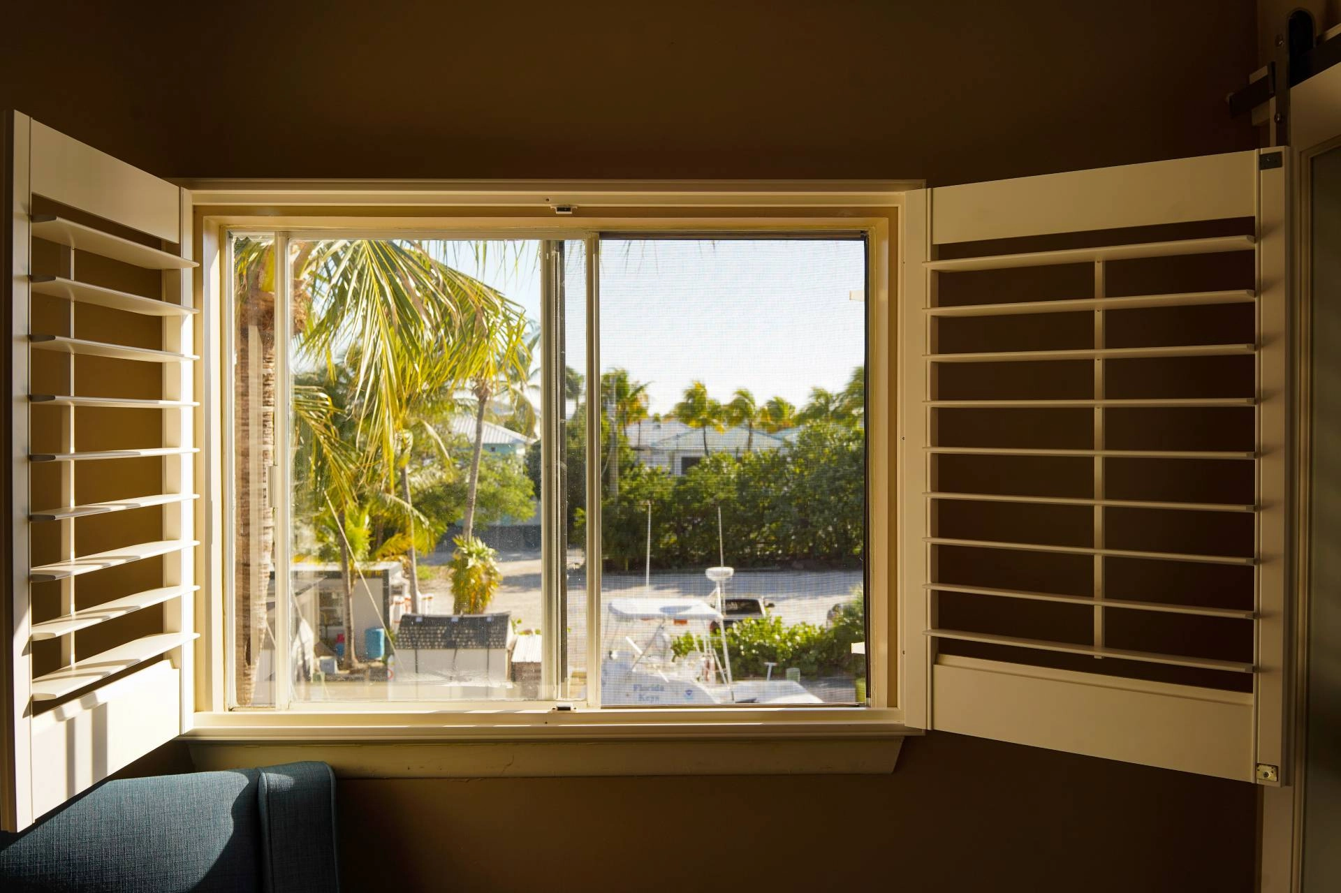 photo: 10041152-banner-5-heat-blocking-blinds-and-shades-to-beat-the-heat.jpg