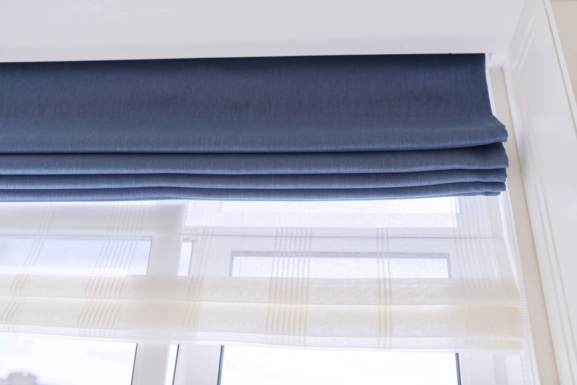 Cordless Roman shades on a window near Mobile, Alabama (AL)