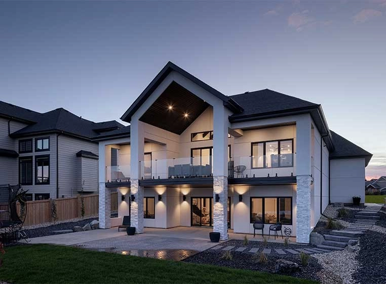 Backyard with a second floor balconey